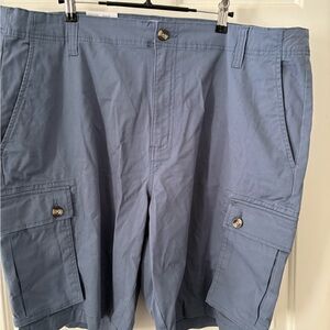 Brand New Saddlebred Cargo Shorts FOR MEN. Size 40, with a 9 inch inseam.